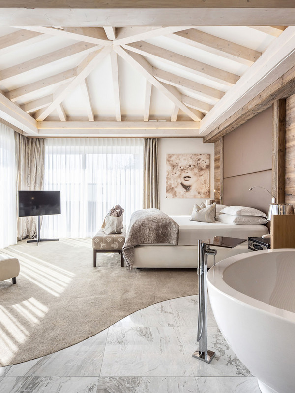 Das wohl luxuriöseste Wellnesshotel in Südtirol Das wohl luxuriöseste Wellnesshotel in Südtirol
