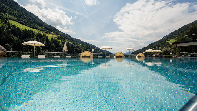 Votre hôtel de luxe avec piscine dans le Tyrol du Sud Votre hôtel de luxe avec piscine dans le Tyrol du Sud
