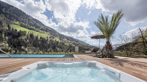 Exklusive Wellnessstunden im Chalet mit Pool in Südtirol